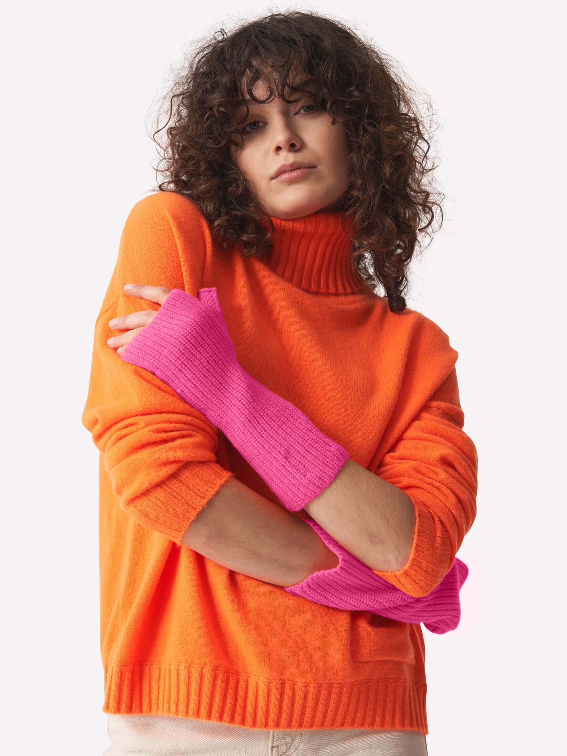Brodie Cashmere handwarmers in barbie pink
