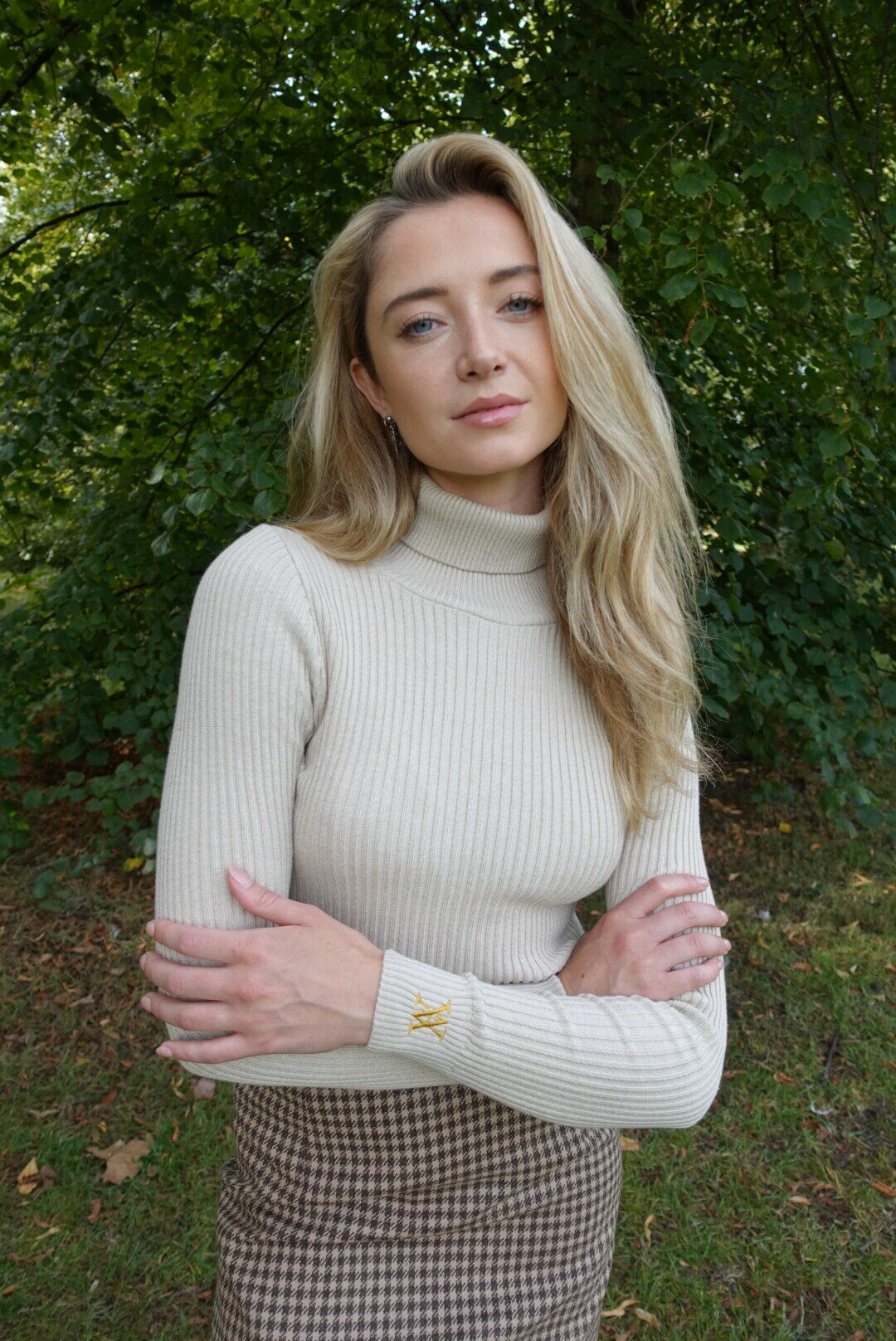 The Elizabeth Roll Neck – Oatmeal