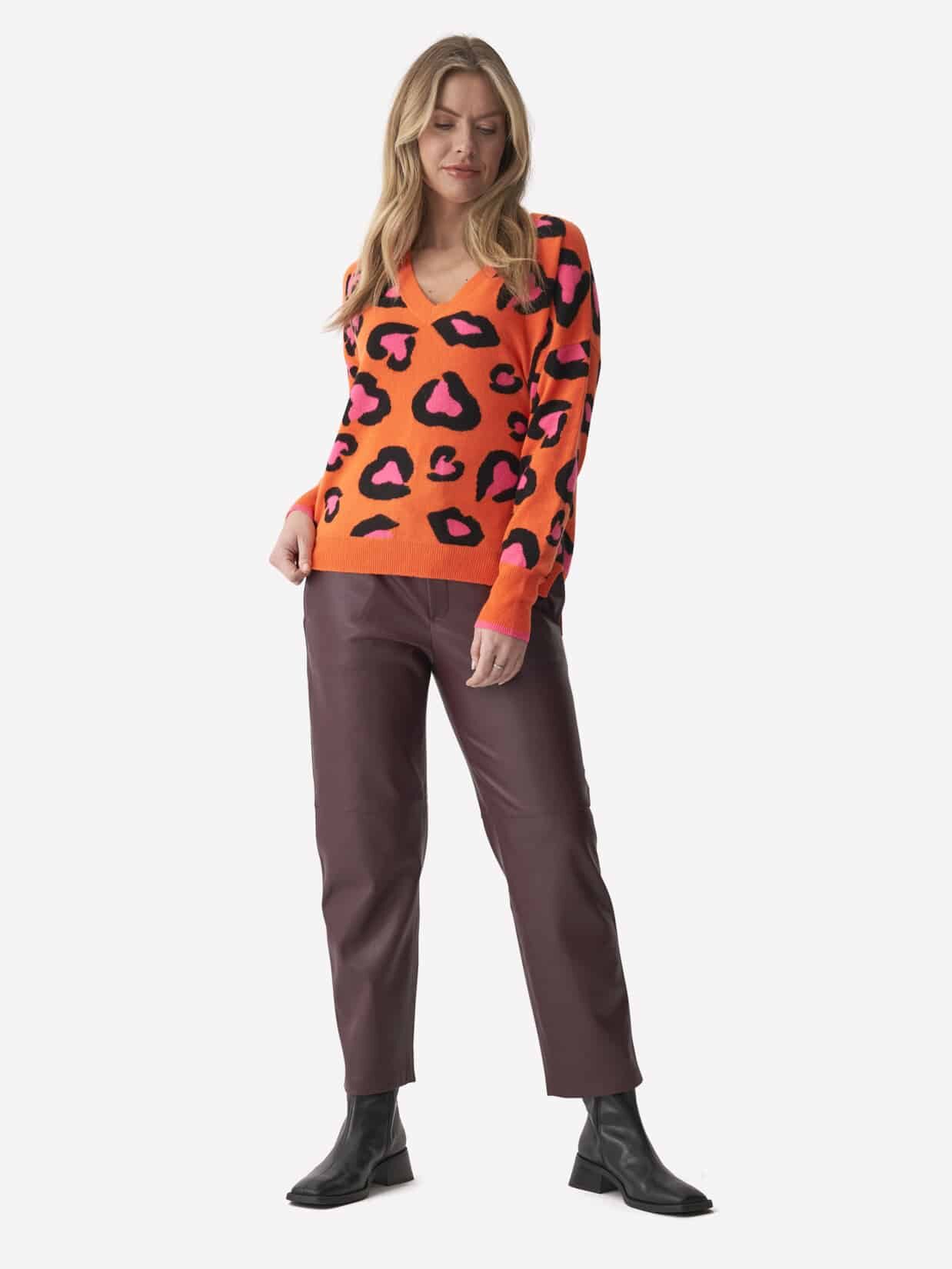 Brodie Cashmere Lucy Leopard V Neck Jumper