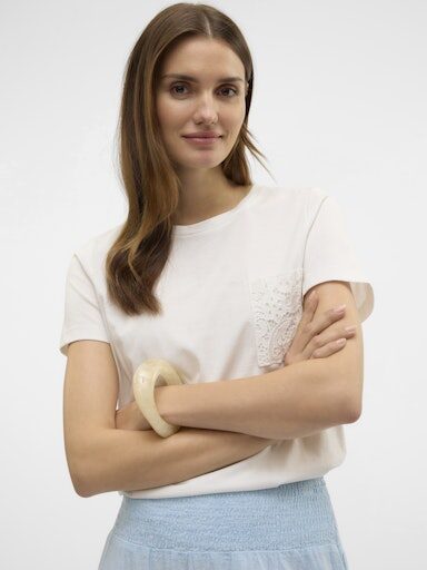 Hanne Embroidery T-Shirt – Snow White